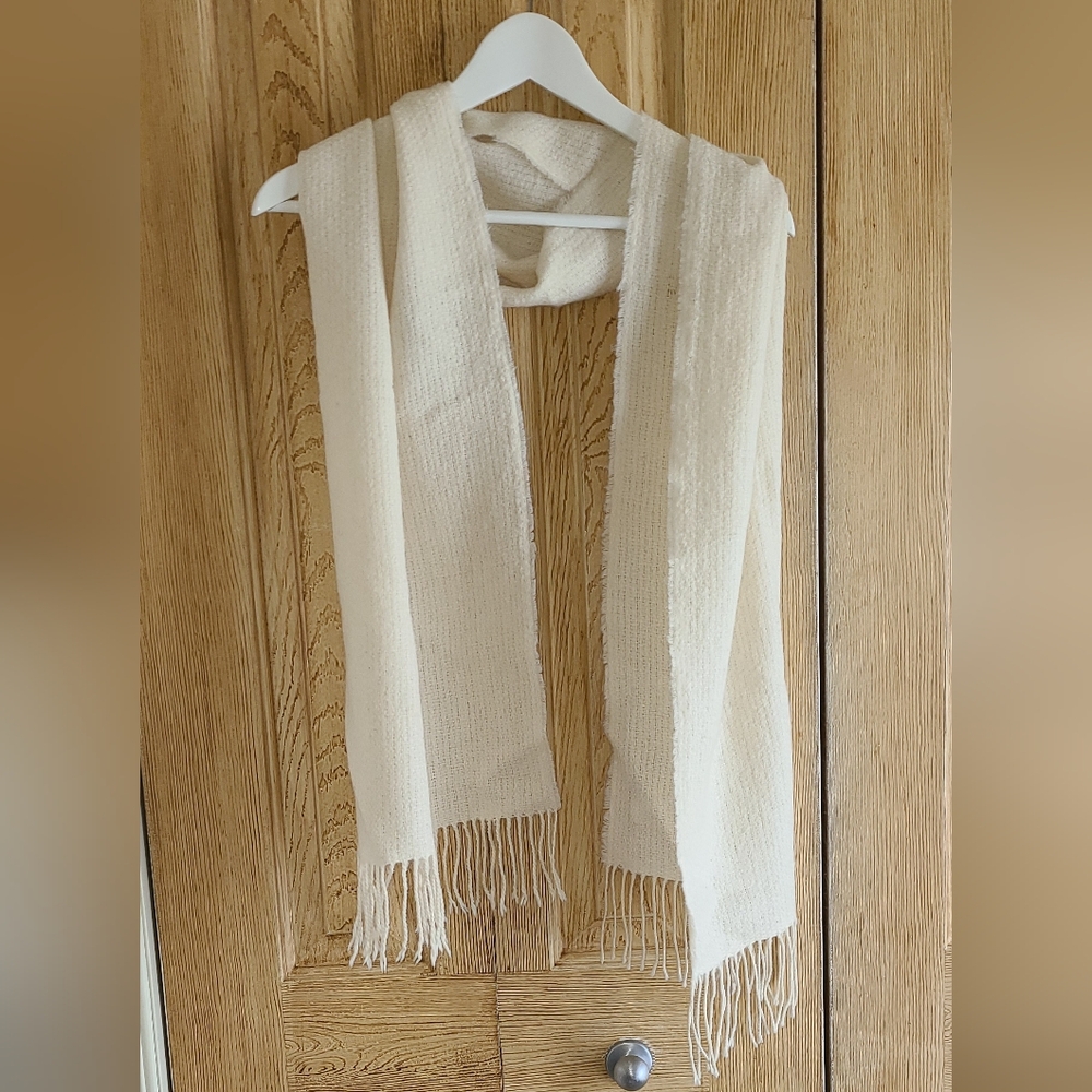 MFH Knits Off-white soft scarf